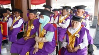 Sudah Selesaikan Pendidikan di Sekolah Lansia, Kakek Nenek di Semarang Jalani Wisuda