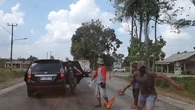 Detik-detik Polisi Gerebek Sarang Pungli Jalan Lintas Sumatera