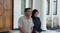 Dengan Mata Sembap, Pasutri Maula-Putri Beberkan Kronologi Tragedi 'Pesta Rakyat' di Perni...