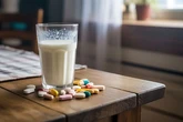 Apakah Boleh Habis Minum Obat Minum Susu? Ini Penjelasan dan Aturannya