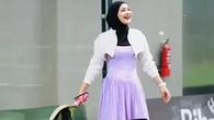 6 Gaya Outfit Padel Berhijab ala Juliana Moechtar, Memukau di Lapangan
