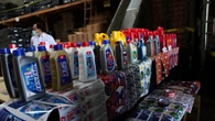 Kementerian Perdagangan Gerebek Gudang Pelumas Palsu Senilai Rp 16,5 Miliar