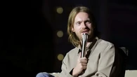 Kakak Billie Eilish, Finneas, Resmi Bertunangan dengan Claudia Sulewski
