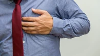 Pertolongan Pertama pada Orang Kena Serangan Jantung, Dokter: Jangan Didudukkan tapi Dibar...
