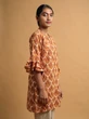 8 Tren Tunik Batik Lengan Kerut Motif Earth Tone yang Kekinian, Cocok untuk Segala Acara
