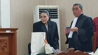 Nikita Mirzani Ambruk Usai Sidang, Sempat Nangis Minta Hakim Tak Tunda Persidangan
