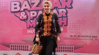 Potret Viona Istri Eko Patrio saat Pakai Batik dan Hijab Turban, Tampilan Elegan dan Modis