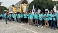 Ratusan Mahasiswa Gabungan Solo Raya Gelar Salat Ghaib hingga Tabur Bunga untuk Affan Kurn...
