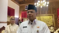 Dilempari Sandal dan Botol Saat Demo, Bupati Pati Sudewo: Orang Banyak, Tidak Mungkin Ter...