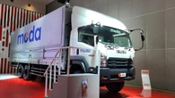 Kolaborasi dengan MODA, Isuzu GIGA FVM Disulap Jadi Truk Logistik Modern