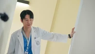 7 Potret Jung Joon Won, Pemeran Kepala Residen Green Flag di Serial Resident Playbook