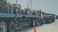 Pipa Besi Berserakan di Tol Medan-Tebing Tinggi, Picu Kecelakaan Mobil