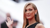 Bella Hadid Sebut Pekerja yang Tak Dapat Cuti 2 Minggu Saat Menstruasi Sebagai Tindakan Il...