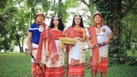 6 Gaya Menawan Krisdayanti Pakai Baju Adat Timor Leste yang Curi Perhatian