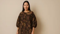 8 Model Baju Batik Tunik Bawahan Rok Plisket yang Tidak Membuat Tubuh Pendek atau Melebar