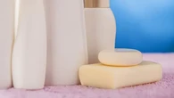 Mandi Pakai Apa? Ini Bedanya Sabun Batangan, Cair, dan Shower Oil