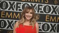 Suki Waterhouse Akui Gaunnya di Emmy Awards 2023 Mesti Dipermak demi Menyiasati Baby Bump