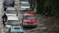 Terobos Banjir Tanpa Panik, Ini 8 Langkah Aman bagi Pengemudi Mobil