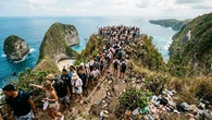 5 Dampak Wisata Viral yang Tidak Berkelanjutan pada Lingkungan dan Masyarakat