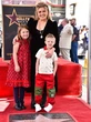 Kelly Clarkson Tetap Bersikap Protektif pada Brandon Blackstock, Meski Lalui Perceraian ya...
