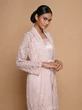 12 Model Kebaya Brokat Ibu-ibu Terbaru untuk Berbagai Acara, Tampil Anggun dan Modern