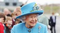 Ratu Elizabeth II Dapat Hadiah Pesta Ultah Imut-Imut dari Winnie The Pooh