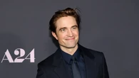 Alasan Robert Pattinson Minta Pakai Dalaman Motif Macan Tutul di Film The Odyssey
