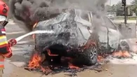 Kecelakaan di Gerbang Tol Ciawi, Mobil Hangus Terbakar usai Tabrak Pembatas Jalan