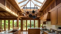 6 Inspirasi Dapur Rumah Kayu yang Tidak Mudah Lembap saat Musim Hujan, Sehat dan Tetap Nya...