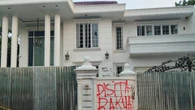 Kondisi Terkini Rumah Uya Kuya Setelah Dijarah Massa, Ada Tulisan: Disita Rakyat