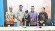 Fadli Zon Beri Beasiswa Rp20 Juta untuk Dhika Penari Pacu Jalur: Buat Beli Buku