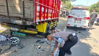 Kecelakaan Maut, Pemotor Tewas Hantam Truk Parkir
