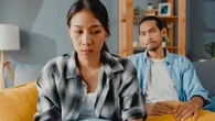 Nggak Pernah Dikenalin ke Teman atau Keluarganya? Kenali Alasan Pasangan Melakukan Pocketi...