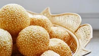 Menyelami Sejarah dan Pesona Onde-Onde, Si Bola Kenyal Penuh Kejutan