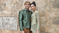 6 Potret Kebaya Mikha Tambayong di Nikahan Saudara, Sarimbit dengan Deva Mahenra