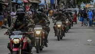 Aksi Tentara Sri Lanka Jaga Lockdown Naik Motor