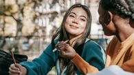 Terlalu Apa Adanya, 5 Zodiak Ini Tak Bisa Senyum Palsu di Depan Orang
