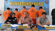 Emak-Emak Gagal Pulang Kampung Usai Tertipu Beli Tiket Palsu di Pelabuhan Makassar