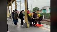 Aksi Satpam KRL Sigap Bantu Penumpang Pingsan di Stasiun Banjir Pujian Warganet