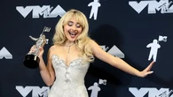 Penghormatan Sabrina Carpenter untuk Britney Spears di MTV VMAs 2025, Langsung Panen Pujia...