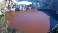 Suhu Danau Kawah Gunung Kelimutu Naik: Bau Belerang Menyengat, Pengunjung Diimbau Pakai Ma...