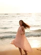 6 Potret Bella Bonita Pakai Dress Pink Bunga Timbul saat Nikmati Senja di Pantai, Memukau