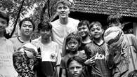 Hangatnya Aksi Ole Romeny Main Bola Bareng Anak-Anak Jakarta