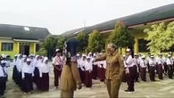 Viral Guru SD di Lampung Ngamuk Ancam Cekik Murid saat Upacara, Diduga Gara-Gara Banyak Pe...