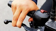 Kenali Penyebab dan Cara Mengatasi Handle Rem Motor Ngempos