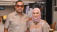 6 Potret Ahmad Sahroni dan Sang Istri Feby Belinda, Kabar Terbaru Diduga Umrah