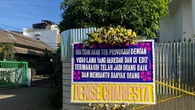 Denise Chariesta Beri Dukungan Moral dengan Kirim Karangan Bunga untuk Uya Kuya