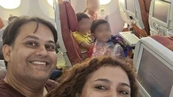 Selfie Terakhir Pasangan Dokter dan Tiga Anaknya Sebelum Tragedi Air India, Full Senyum