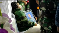 Jeritan Histeris Ibunda Peluk Erat Foto di Samping Jasad Prada Lucky: Mama Sudah Datang Na...