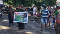 Kenakan Busana Adat, Personel Kodim Sikka Keliling Pasar Imbau Taat Protokol Kesehatan
